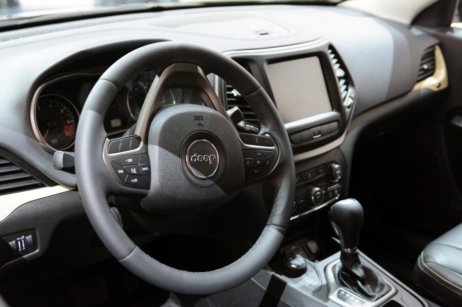  Jeep Cherokee Canyon Trail Concept 2015 года  (фото 6 из 11)